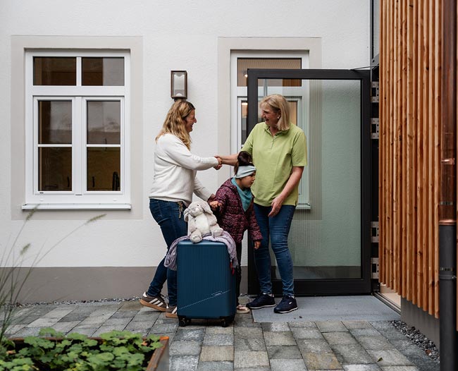 Ankommendes Pflegekind in der Einrichtung