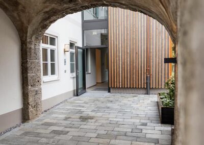 Durchgang mit Rundbogen - außen